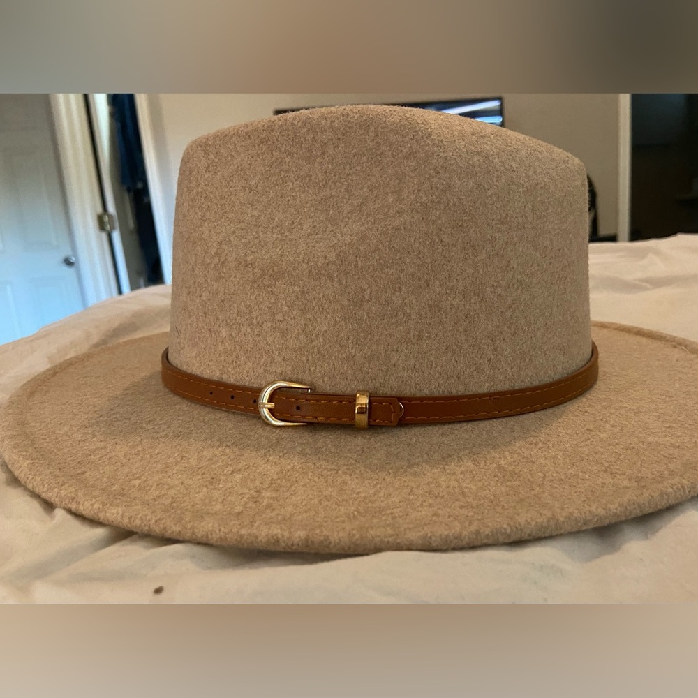 Altar'd State felt hat, tan belt, cream color